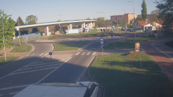 Křižovatka ulic Velká Dlážka a Polní