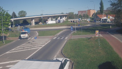 Křižovatka ulic Velká Dlážka a Polní