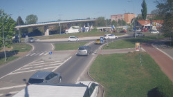 Křižovatka ulic Velká Dlážka a Polní