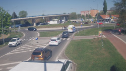 Křižovatka ulic Velká Dlážka a Polní