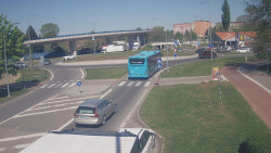 Křižovatka ulic Velká Dlážka a Polní
