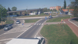Křižovatka ulic Velká Dlážka a Polní