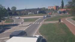 Křižovatka ulic Velká Dlážka a Polní