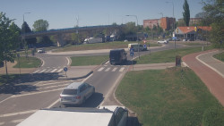 Křižovatka ulic Velká Dlážka a Polní