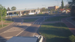 Křižovatka ulic Velká Dlážka a Polní