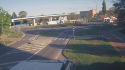 Křižovatka ulic Velká Dlážka a Polní
