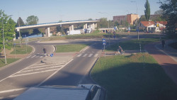 Křižovatka ulic Velká Dlážka a Polní
