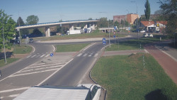 Křižovatka ulic Velká Dlážka a Polní