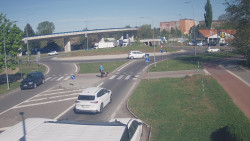 Křižovatka ulic Velká Dlážka a Polní