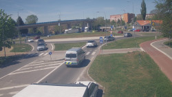 Křižovatka ulic Velká Dlážka a Polní