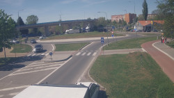 Křižovatka ulic Velká Dlážka a Polní