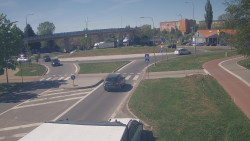 Křižovatka ulic Velká Dlážka a Polní