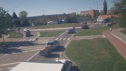 Křižovatka ulic Velká Dlážka a Polní