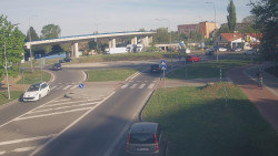 Křižovatka ulic Velká Dlážka a Polní