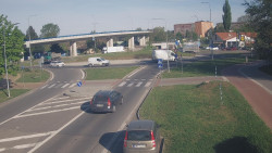 Křižovatka ulic Velká Dlážka a Polní