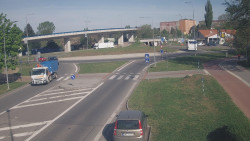 Křižovatka ulic Velká Dlážka a Polní