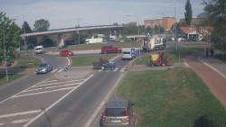 Křižovatka ulic Velká Dlážka a Polní