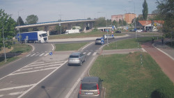 Křižovatka ulic Velká Dlážka a Polní