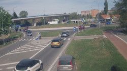 Křižovatka ulic Velká Dlážka a Polní