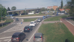 Křižovatka ulic Velká Dlážka a Polní