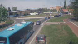 Křižovatka ulic Velká Dlážka a Polní