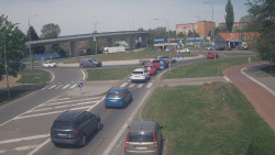 Křižovatka ulic Velká Dlážka a Polní