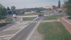 Křižovatka ulic Velká Dlážka a Polní