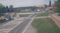 Křižovatka ulic Velká Dlážka a Polní