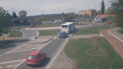 Křižovatka ulic Velká Dlážka a Polní