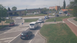 Křižovatka ulic Velká Dlážka a Polní