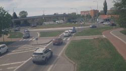 Křižovatka ulic Velká Dlážka a Polní