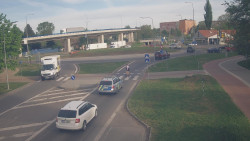 Křižovatka ulic Velká Dlážka a Polní