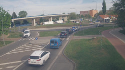 Křižovatka ulic Velká Dlážka a Polní