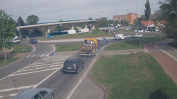 Křižovatka ulic Velká Dlážka a Polní
