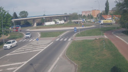 Křižovatka ulic Velká Dlážka a Polní