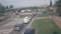 Křižovatka ulic Velká Dlážka a Polní