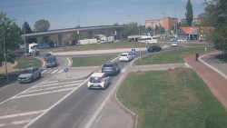 Křižovatka ulic Velká Dlážka a Polní