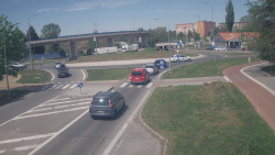 Křižovatka ulic Velká Dlážka a Polní