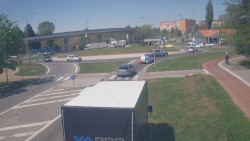 Křižovatka ulic Velká Dlážka a Polní