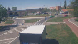 Křižovatka ulic Velká Dlážka a Polní