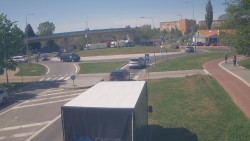 Křižovatka ulic Velká Dlážka a Polní