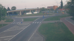 Křižovatka ulic Velká Dlážka a Polní