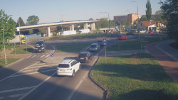 Křižovatka ulic Velká Dlážka a Polní