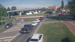 Křižovatka ulic Velká Dlážka a Polní