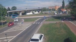 Křižovatka ulic Velká Dlážka a Polní