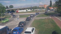 Křižovatka ulic Velká Dlážka a Polní