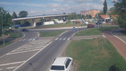 Křižovatka ulic Velká Dlážka a Polní