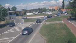Křižovatka ulic Velká Dlážka a Polní