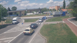 Křižovatka ulic Velká Dlážka a Polní