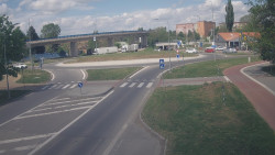 Křižovatka ulic Velká Dlážka a Polní